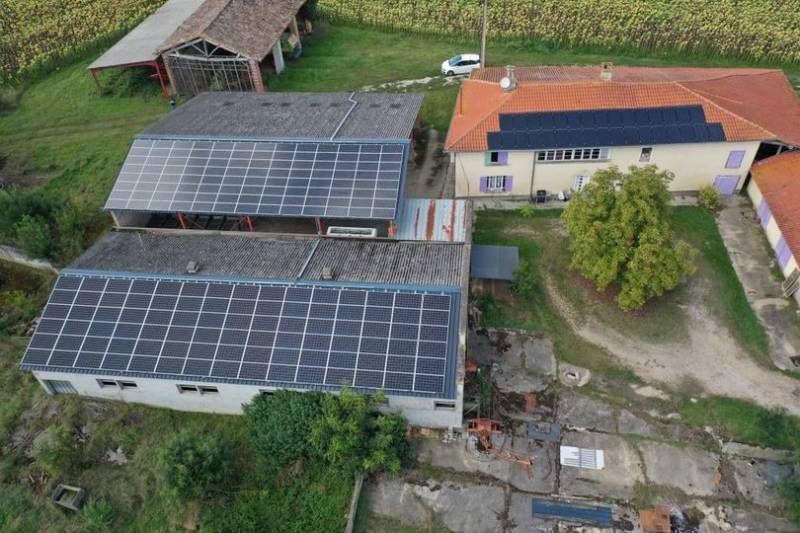 découvrez nos services d'installation de panneaux photovoltaïques en rhône-alpes. profitez d'une énergie renouvelable et réduisez vos factures d'électricité grâce à nos experts qualifiés. contactez-nous pour une estimation gratuite et un accompagnement sur mesure.