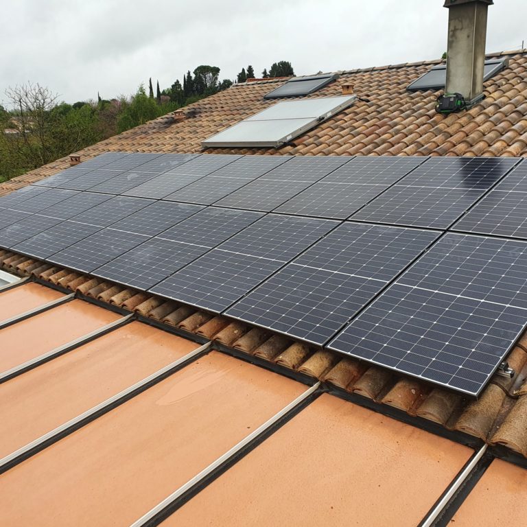 découvrez nos services d'installation de panneaux photovoltaïques à toulouse. profitez de solutions énergétiques durables et économiques, adaptées à vos besoins. contactez nos experts pour un devis personnalisé et transformez votre consommation d'énergie.