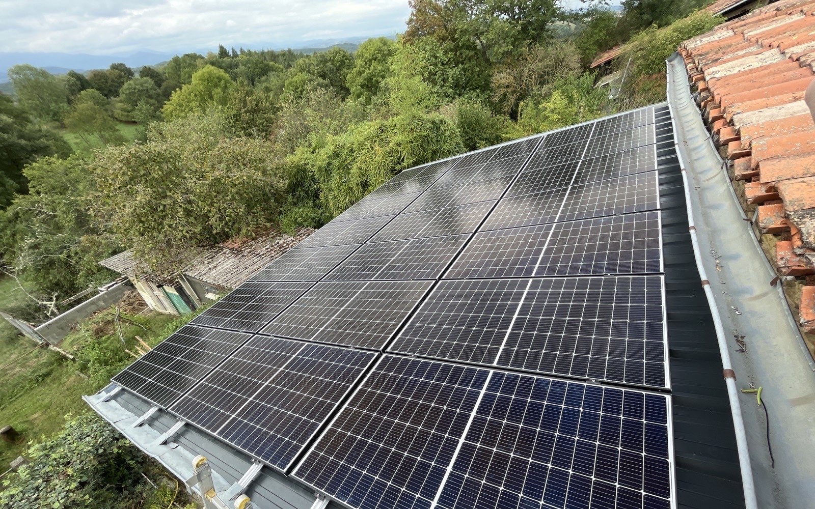 découvrez les services d'installateurs photovoltaïques à toulouse pour optimiser votre consommation d'énergie grâce à des solutions solaires performantes et durables. profitez d'une expertise locale et d'un accompagnement personnalisé pour transformer votre toiture en centrale électrique.