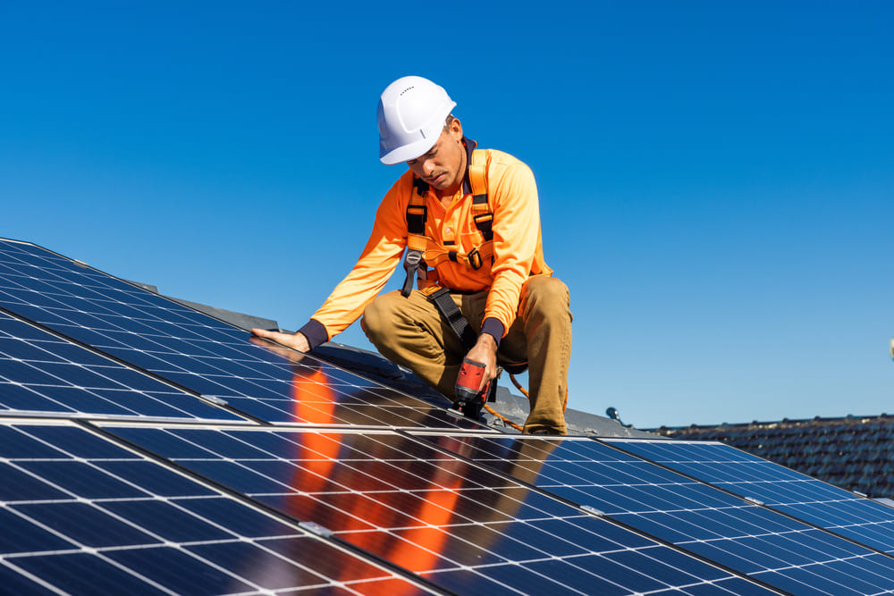 découvrez nos services d'installation de panneaux photovoltaïques (pv) pour optimiser votre consommation d'énergie et réduire votre empreinte carbone. profitez de solutions énergétiques durables et performantes avec nos installateurs professionnels.