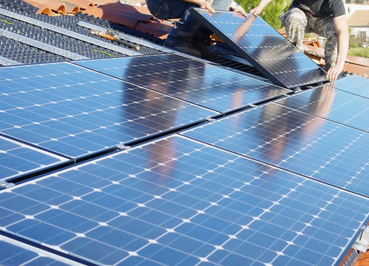 besoin d'un installateur de panneaux photovoltaïques en isère ? profitez d'un service professionnel et de conseils d'experts pour optimiser votre consommation d'énergie et réduire votre facture. contactez-nous dès aujourd'hui pour une installation fiable et efficace.