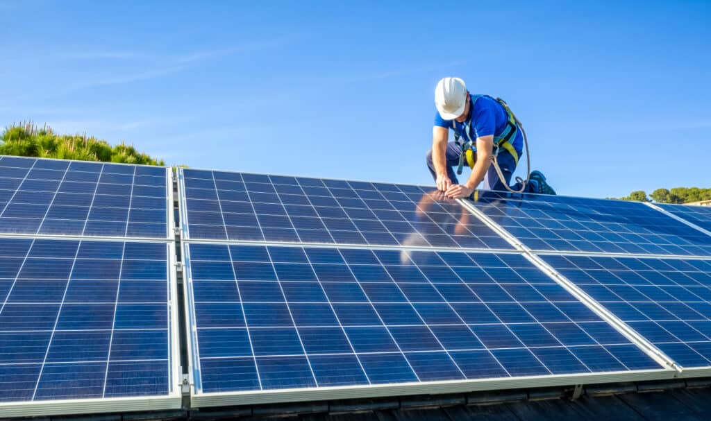découvrez les avantages de l'installation de panneaux solaires pour votre maison. optimisez votre consommation d'énergie, réduisez vos factures et contribuez à la protection de l'environnement grâce à une solution durable et économique.
