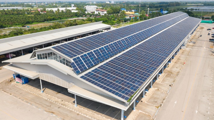 découvrez les avantages d'une installation photovoltaïque : réduisez vos factures d'électricité, contribuez à la protection de l'environnement et optez pour une énergie renouvelable durable grâce à nos solutions personnalisées.