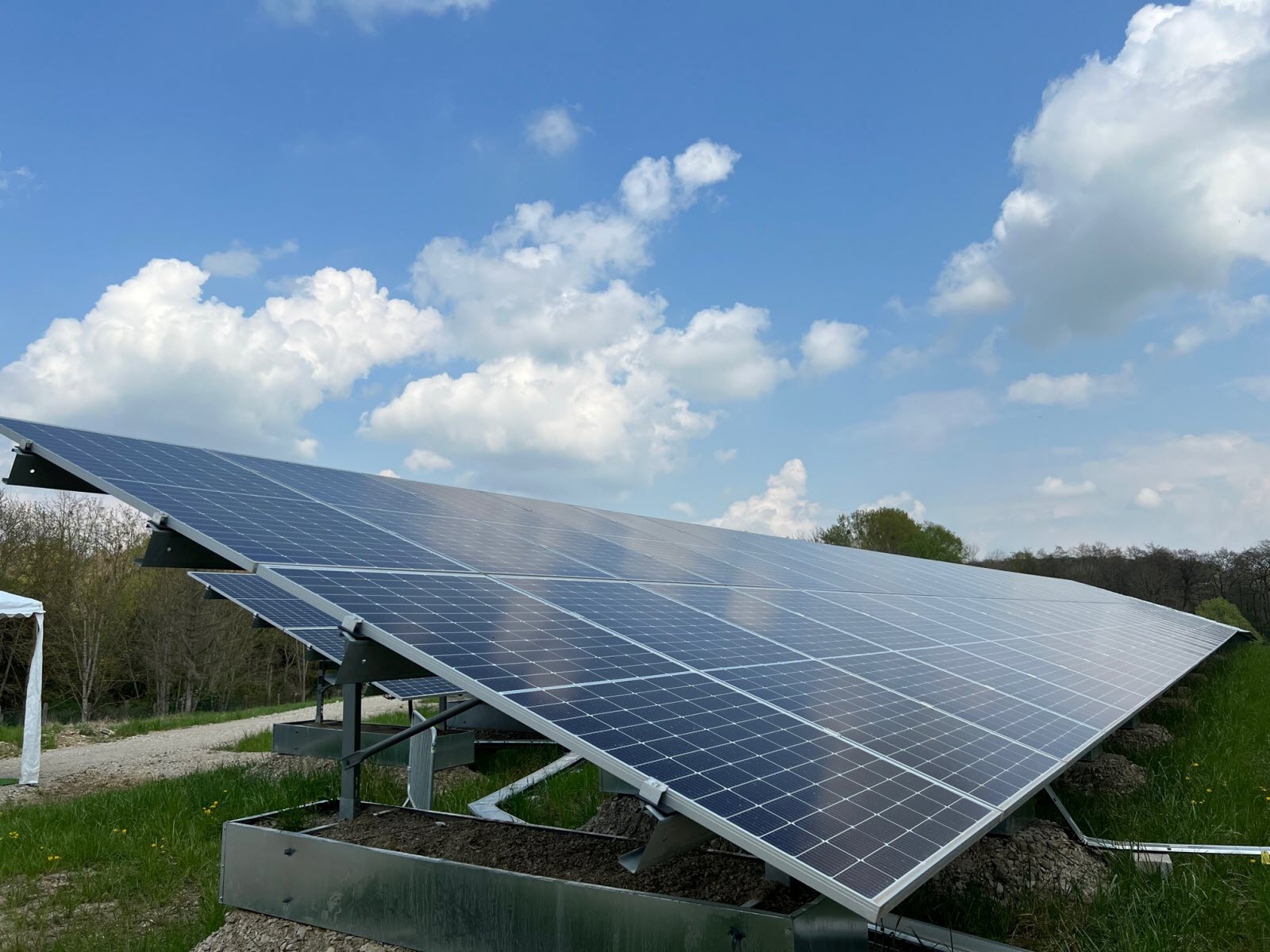 découvrez comment bénéficier d'une installation photovoltaïque gratuite pour produire votre propre électricité. profitez des aides et subventions disponibles pour transformer votre toit en source d'énergie renouvelable sans frais initiaux.