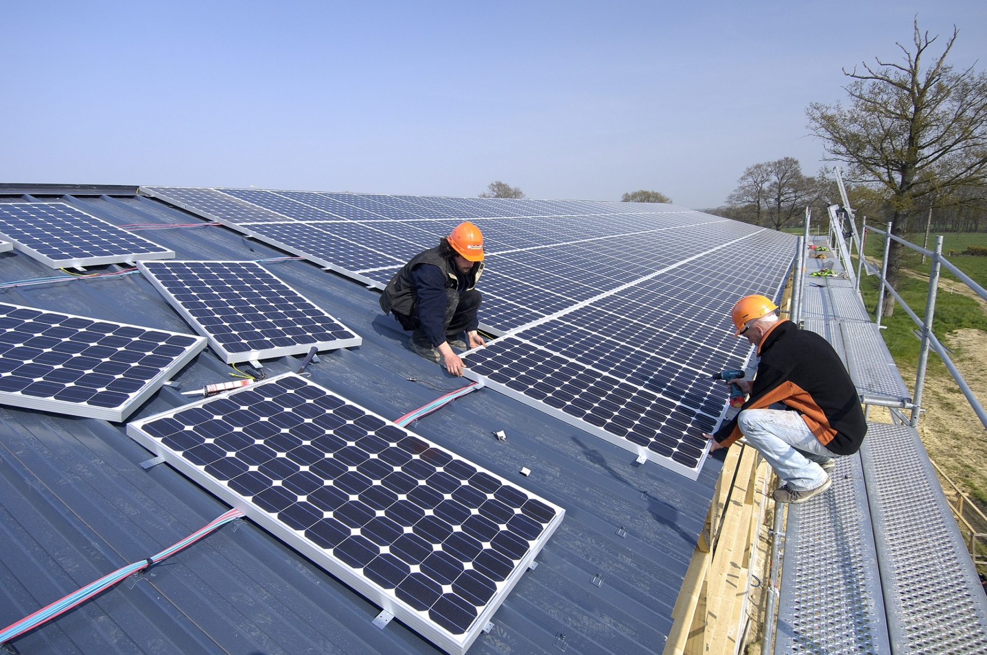 découvrez comment optimiser votre consommation d'énergie avec l'installation de panneaux photovoltaïques. profitez des avantages écologiques et économiques d'une solution énergétique durable, adaptée à vos besoins.