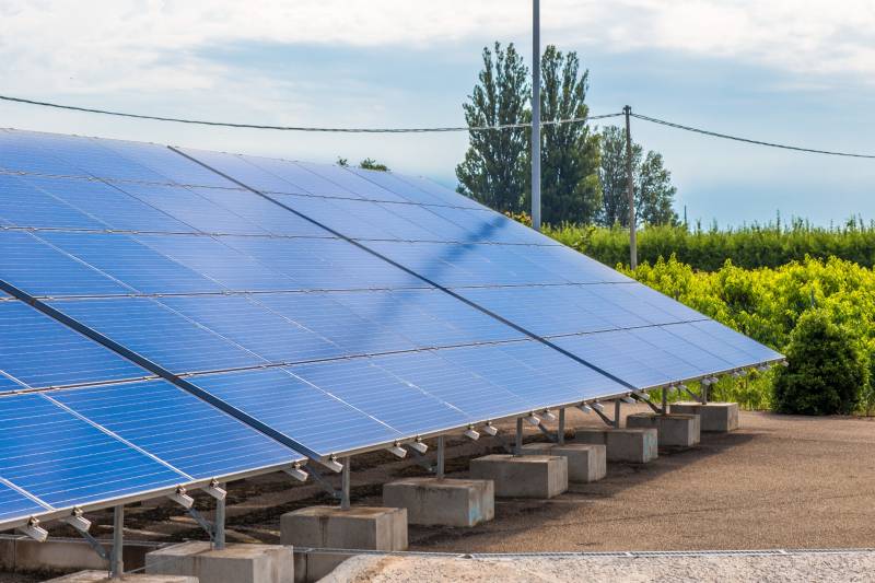 découvrez comment investir dans des panneaux solaires et profiter des avantages économiques et environnementaux. apprenez les différentes options d'investissement, les subventions disponibles et les retours sur investissement potentiels pour un avenir énergétique durable.