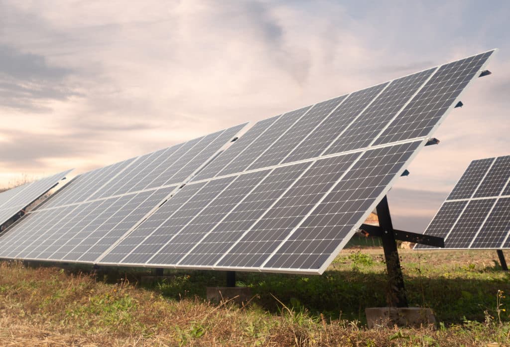 découvrez comment investir dans l'énergie photovoltaïque (pv) pour générer des revenus durables tout en contribuant à la transition énergétique. apprenez les avantages, les astuces et les stratégies pour optimiser votre investissement dans le solaire.