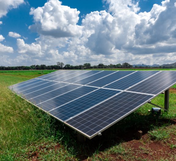 découvrez comment investir dans les panneaux photovoltaïques (pv) pour réduire vos factures d'énergie et contribuer à la transition énergétique. bénéficiez d'informations clés sur les avantages financiers, les subventions disponibles et les meilleures pratiques pour un investissement rentable et durable.