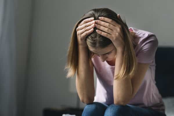 découvrez les différentes facettes de l'isolement, ses impacts sur la santé mentale et physique, ainsi que des stratégies pour surmonter la solitude et créer des connexions significatives.