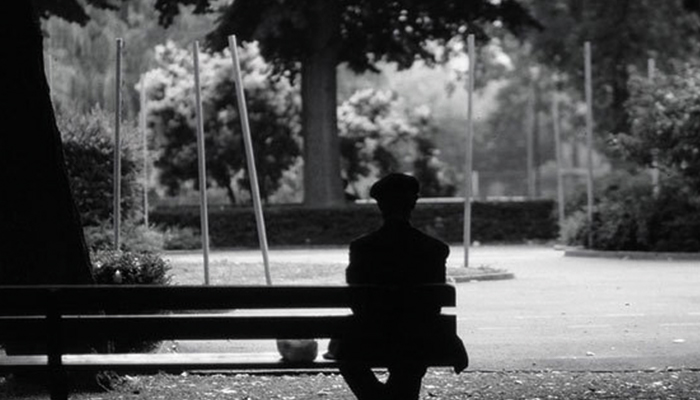 découvrez l'isolement, ses causes et ses effets sur la santé mentale et physique. apprenez à reconnaître les signes d'isolement et explorez des stratégies pour se reconnecter avec soi-même et avec les autres.