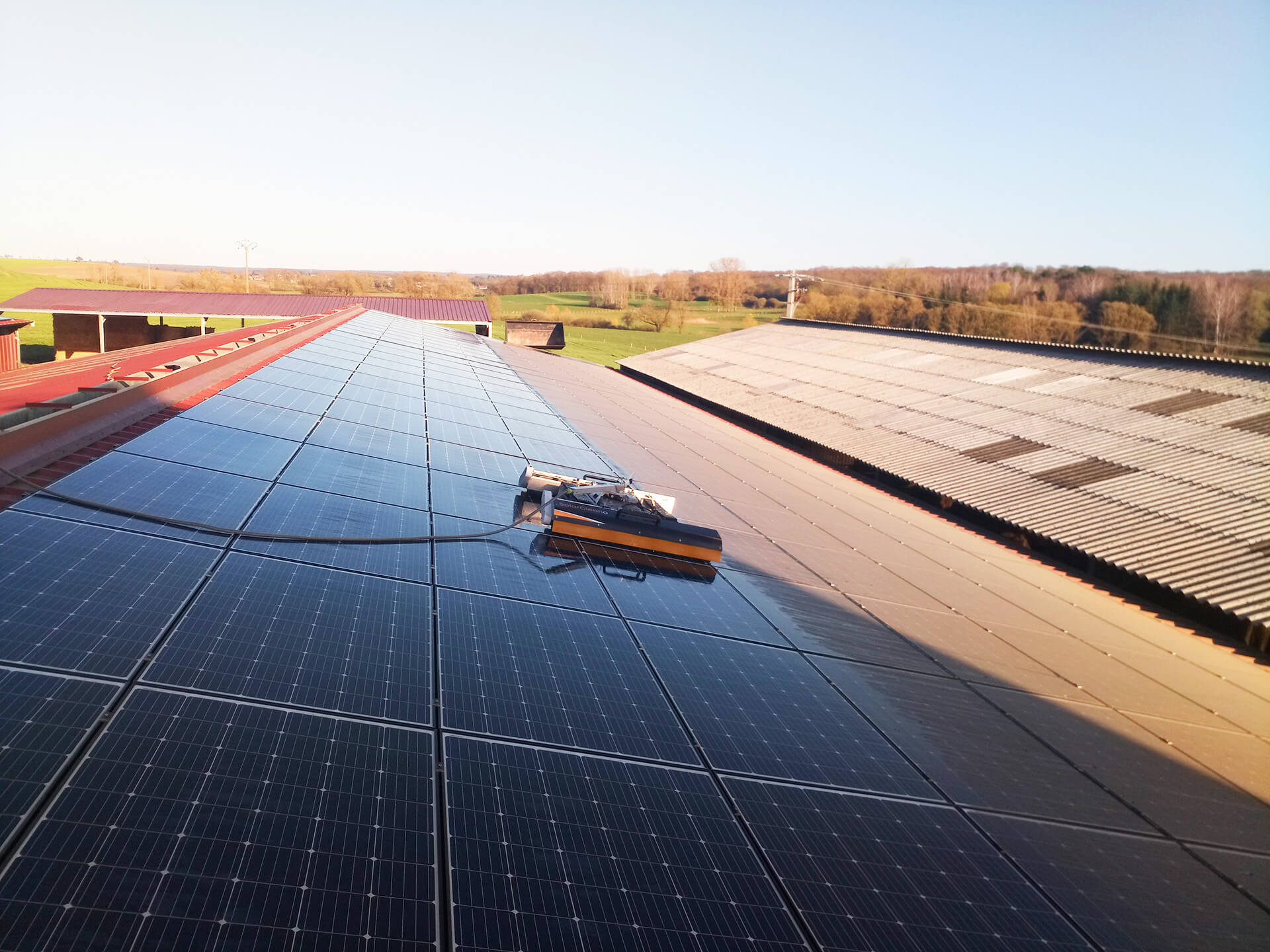découvrez notre kit de nettoyage photovoltaïque, conçu pour entretenir et optimiser l'efficacité de vos panneaux solaires. facile à utiliser, il permet d'éliminer la poussière et les impuretés, garantissant ainsi une performance optimale de votre installation.
