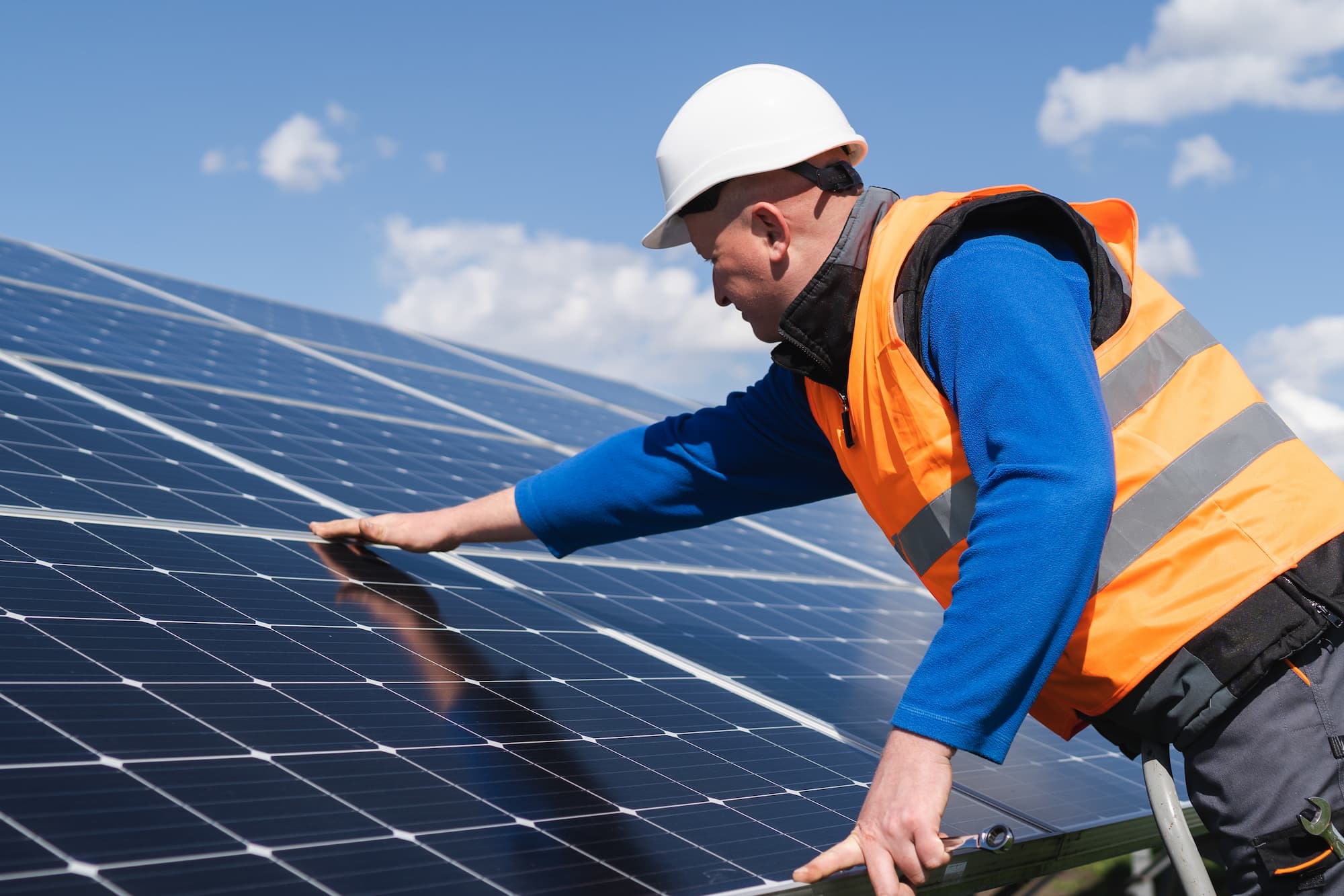 découvrez notre kit photovoltaïque complet pour transformer l'énergie solaire en électricité. idéal pour les particuliers et les professionnels, il vous permet de réduire vos factures d'énergie tout en contribuant à la protection de l'environnement. facile à installer et performant, ce kit est la solution durable pour profiter de l'énergie renouvelable.
