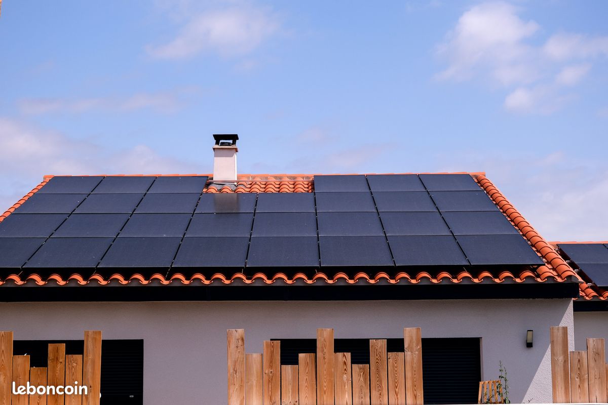 découvrez notre kit solaire 3 kwc, une solution idéale pour réduire votre facture d'électricité tout en préservant l'environnement. facile à installer, ce kit complet vous permet de générer votre propre énergie solaire et d'optimiser votre autoconsommation. profitez d'une technologie performante et fiable, adaptée à vos besoins énergétiques.