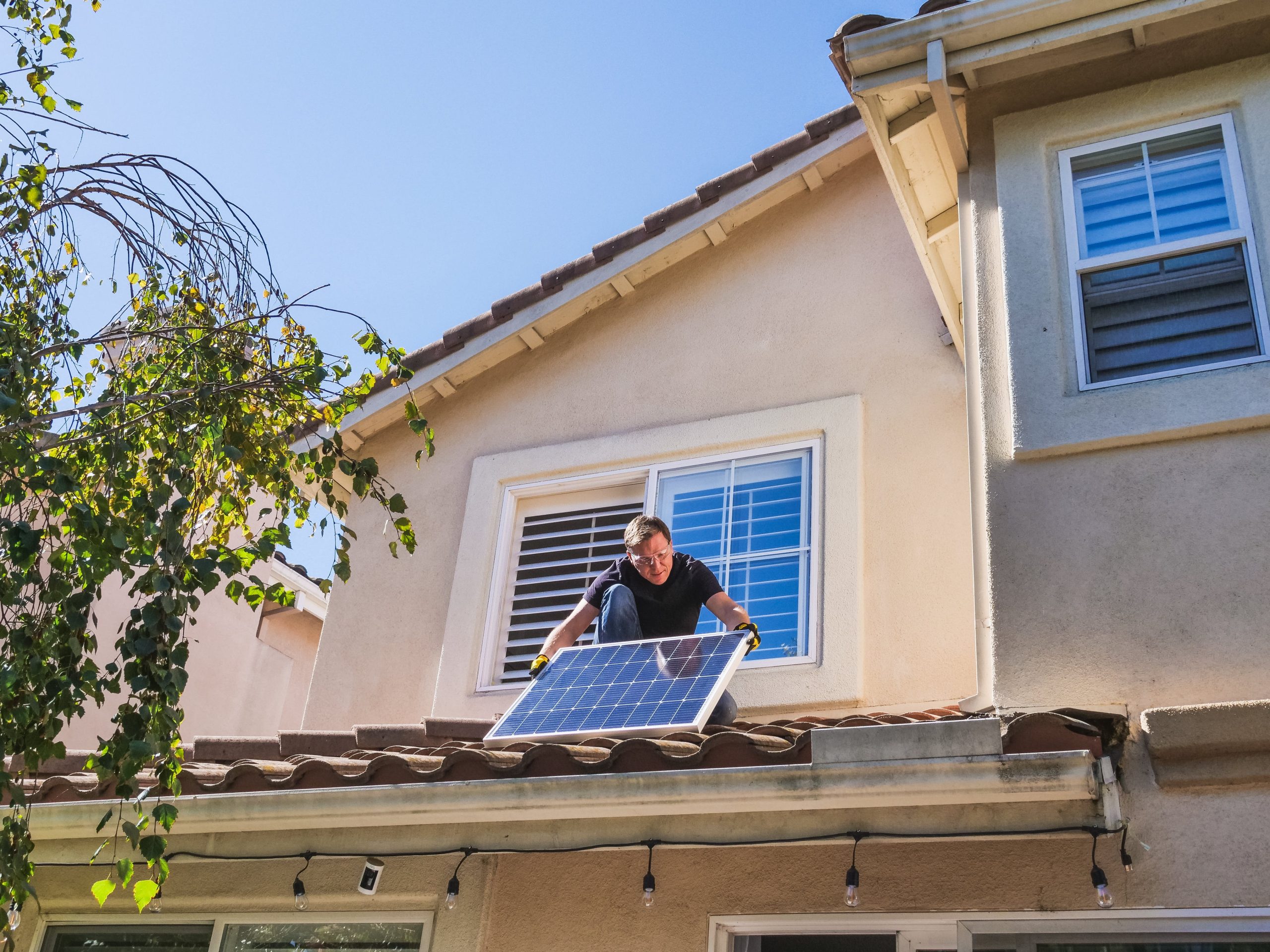 découvrez notre kit solaire maison, une solution clé en main pour réduire votre consommation d'énergie et adopter une démarche éco-responsable. facile à installer, ce kit vous permettra de produire votre propre électricité tout en faisant des économies sur vos factures. transformez votre maison en un habitat durable grâce à notre technologie solaire de pointe.