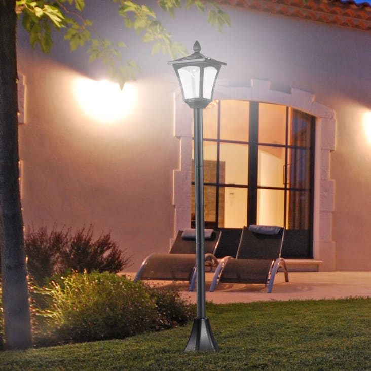 découvrez notre collection de lampadaires solaires, alliant élégance et fonctionnalité. parfaits pour illuminer vos espaces extérieurs de manière écologique, ces lampadaires sont équipés de panneaux solaires hautes performances. profitez d'une ambiance chaleureuse tout en respectant l'environnement.