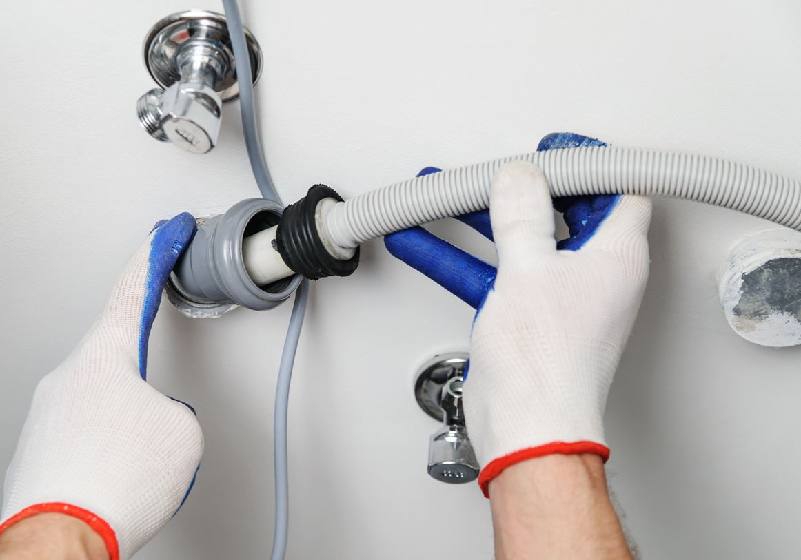 découvrez tout ce qu'il faut savoir sur les lave-vaisselle à eau : avantages, fonctionnement, conseils d'achat et astuces d'entretien pour un lavage parfait et économique.