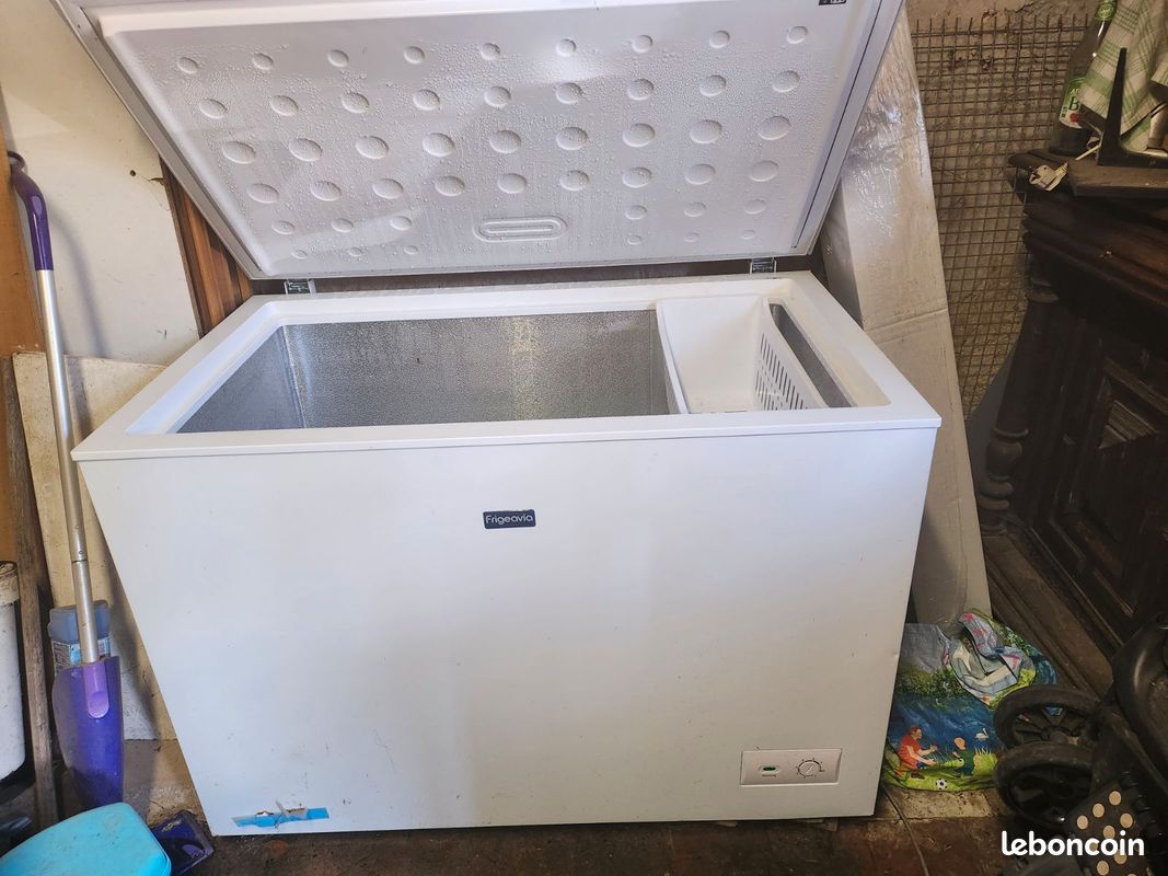 découvrez notre sélection de congélateurs coffres, idéaux pour conserver vos aliments en toute sécurité. profitez d'un espace de rangement optimisé, d'une efficacité énergétique améliorée et d'une technologie de congélation rapide pour satisfaire tous vos besoins de stockage. parfait pour les familles et les amateurs de cuisine.