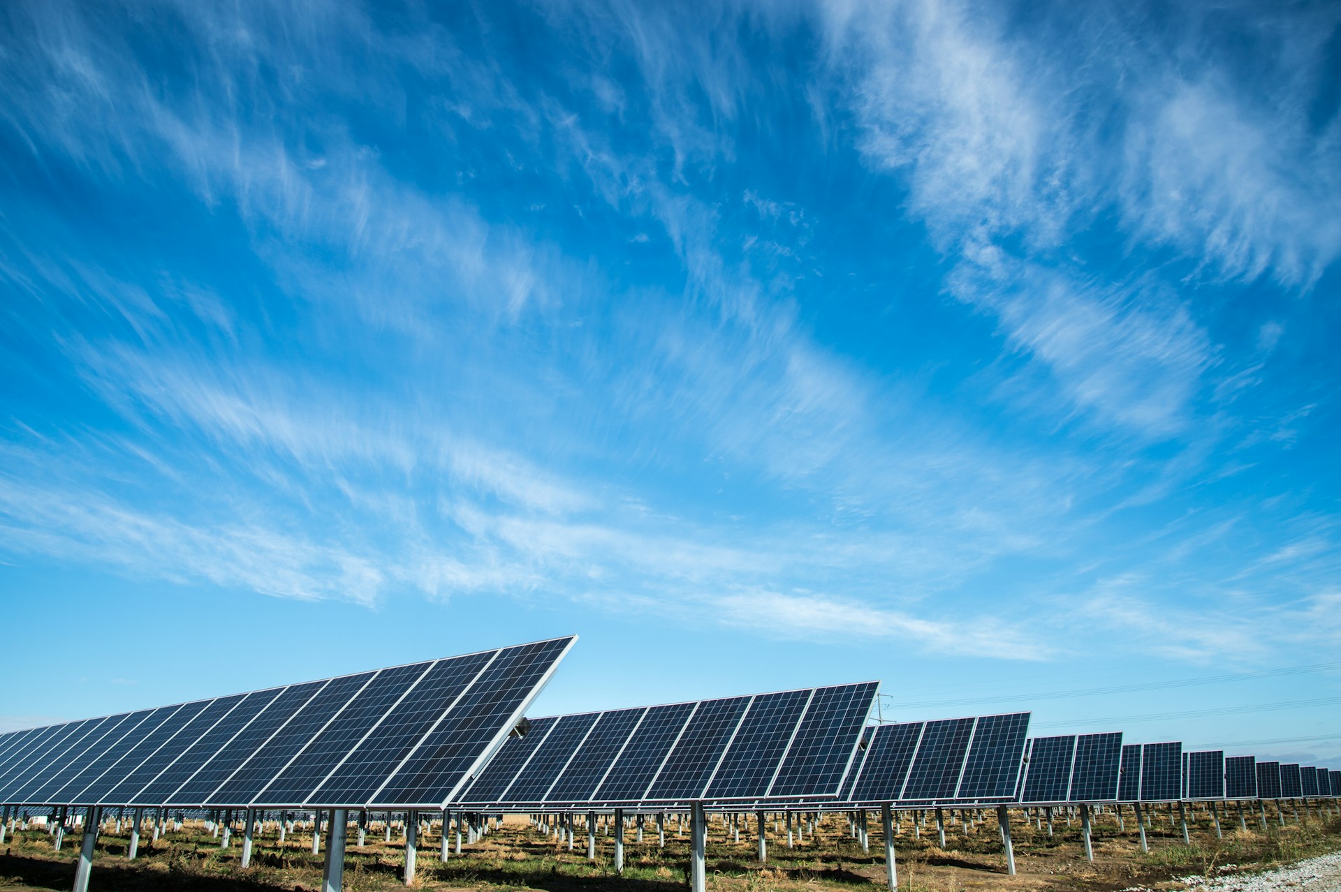 découvrez les panneaux solaires, une solution écologique et économique pour produire votre propre électricité. optez pour l'énergie solaire, réduisez vos factures d'électricité et contribuez à la préservation de l'environnement. informez-vous sur les avantages, l'installation et le fonctionnement des panneaux solaires.