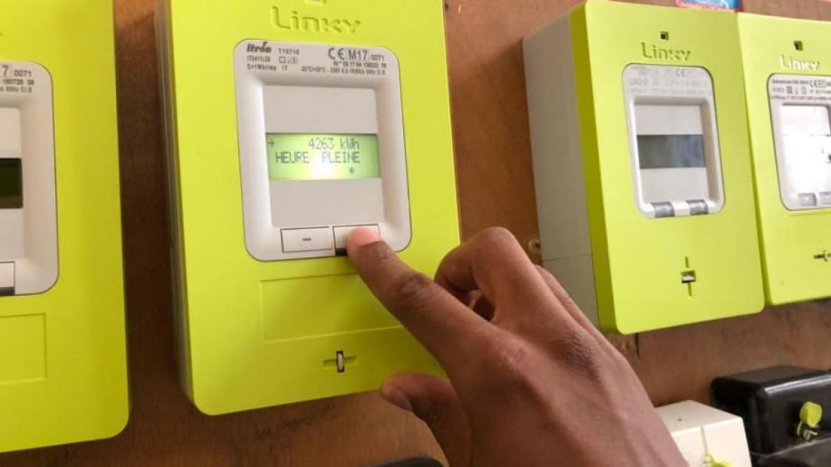 découvrez pourquoi votre linky clignote et ce que cela signifie pour votre consommation d'énergie. apprenez à interpréter les signaux lumineux de votre compteur pour optimiser votre utilisation de l'électricité.