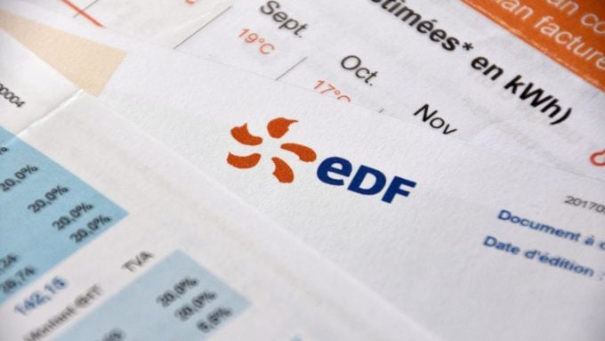 découvrez pourquoi votre linky clignote : causes possibles, solutions pour résoudre ce phénomène et conseils pour optimiser votre consommation d'énergie.