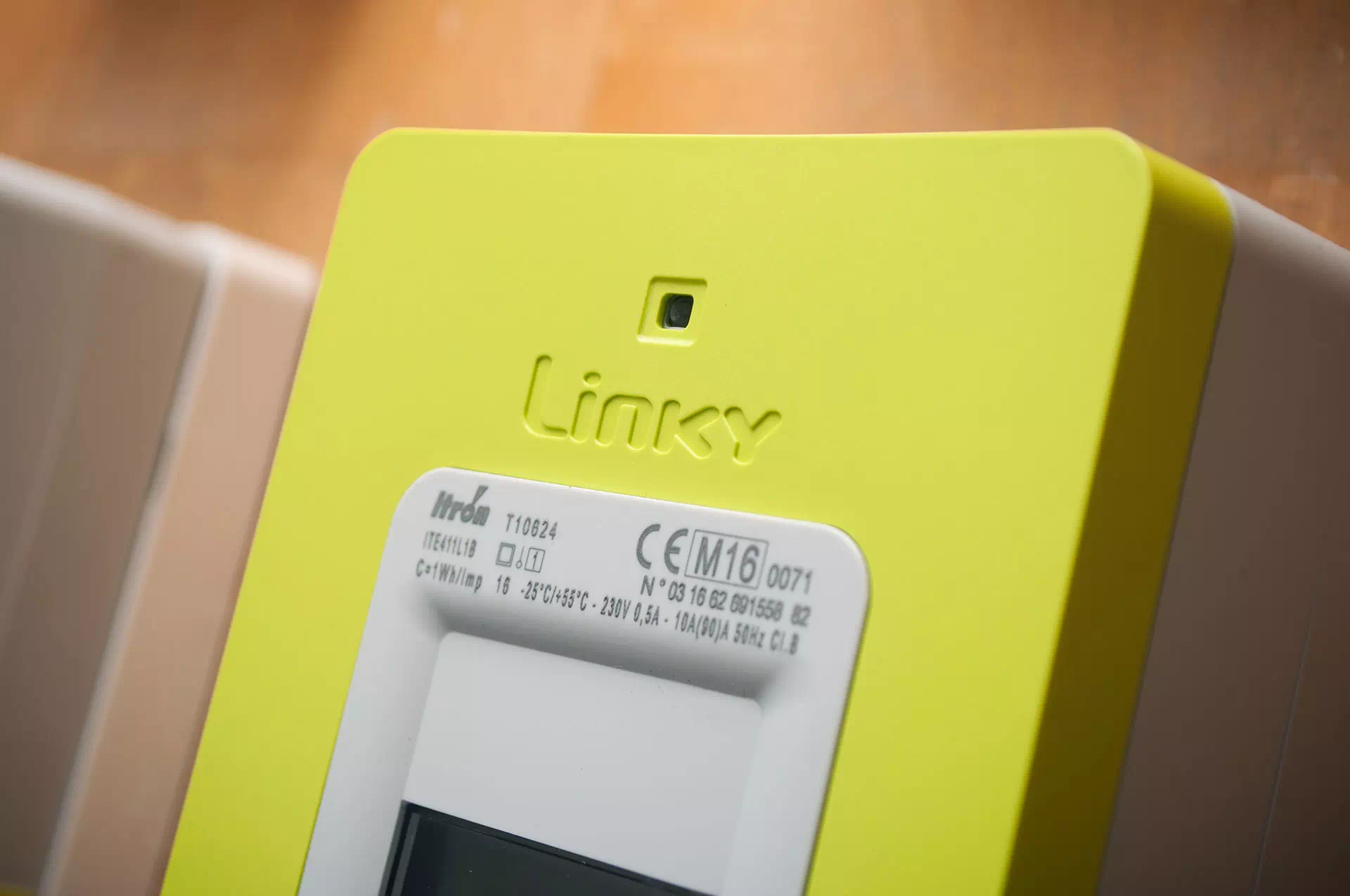 découvrez la signification du clignotement vert de votre linky. apprenez à interpréter les indicateurs de votre compteur électrique pour une gestion optimale de votre consommation d'énergie.