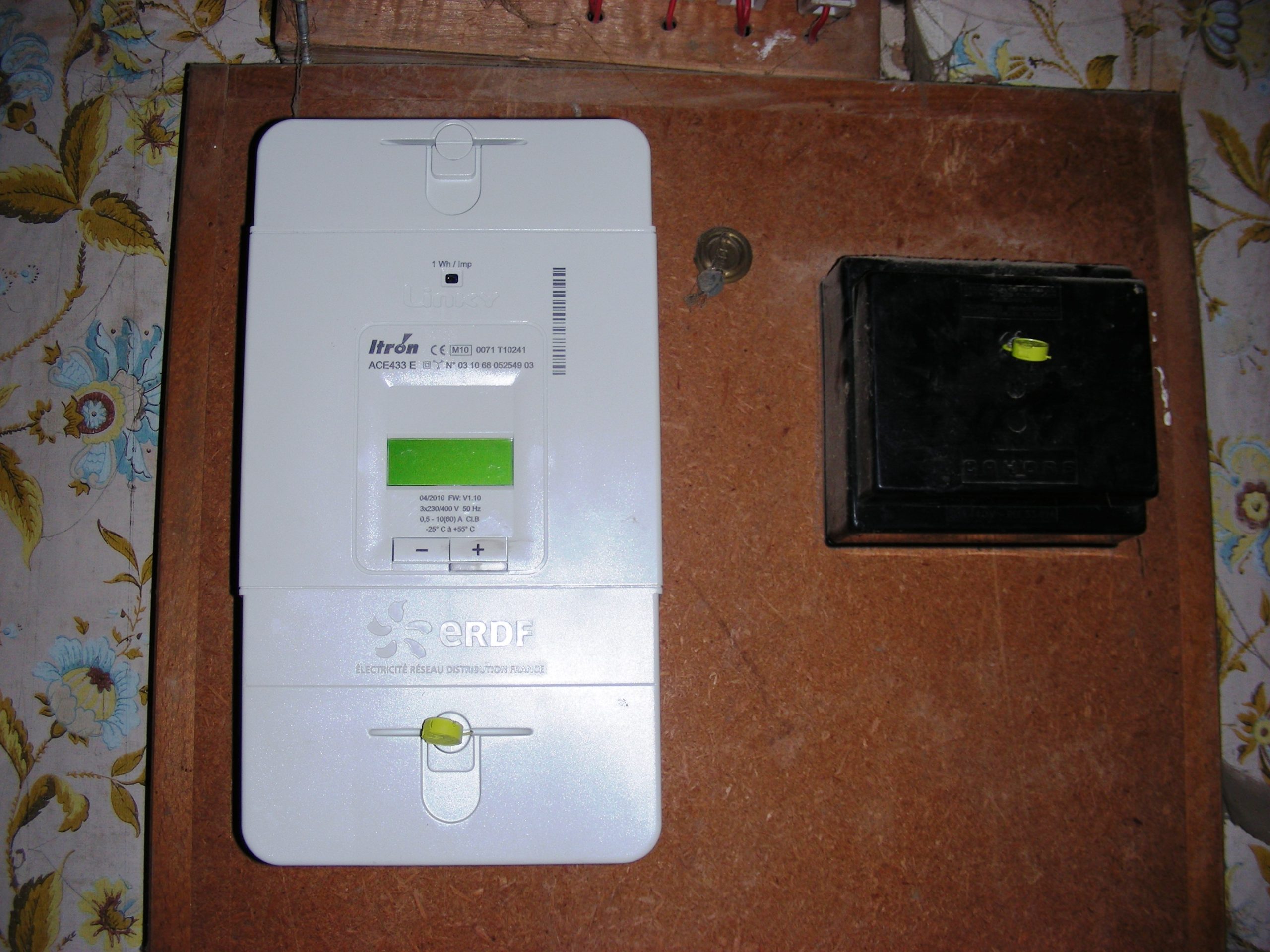 découvrez comment le compteur linky peut influencer votre consommation d'énergie et les implications de la surconsommation. apprenez à gérer votre énergie plus efficacement et à adopter des comportements durables grâce aux données fournies par linky.