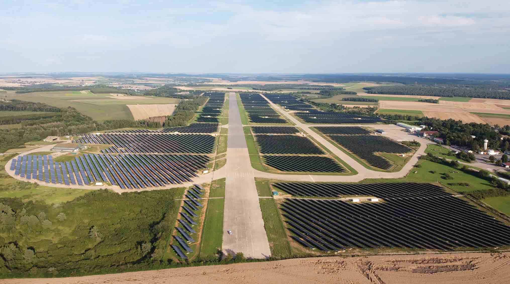 découvrez tout sur les centrales photovoltaïques en france : technologies, avantages, fonctionnement et projets en cours. informez-vous sur les enjeux de l'énergie solaire pour un avenir durable.