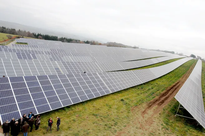 découvrez les enjeux et les opportunités des terrains photovoltaïques. apprenez comment ces espaces vitaux peuvent transformer l'énergie solaire en une ressource durable, tout en offrant des bénéfices économiques et environnementaux. explorez nos conseils pour optimiser l'utilisation de ces terrains dans le cadre de projets d'énergie renouvelable.