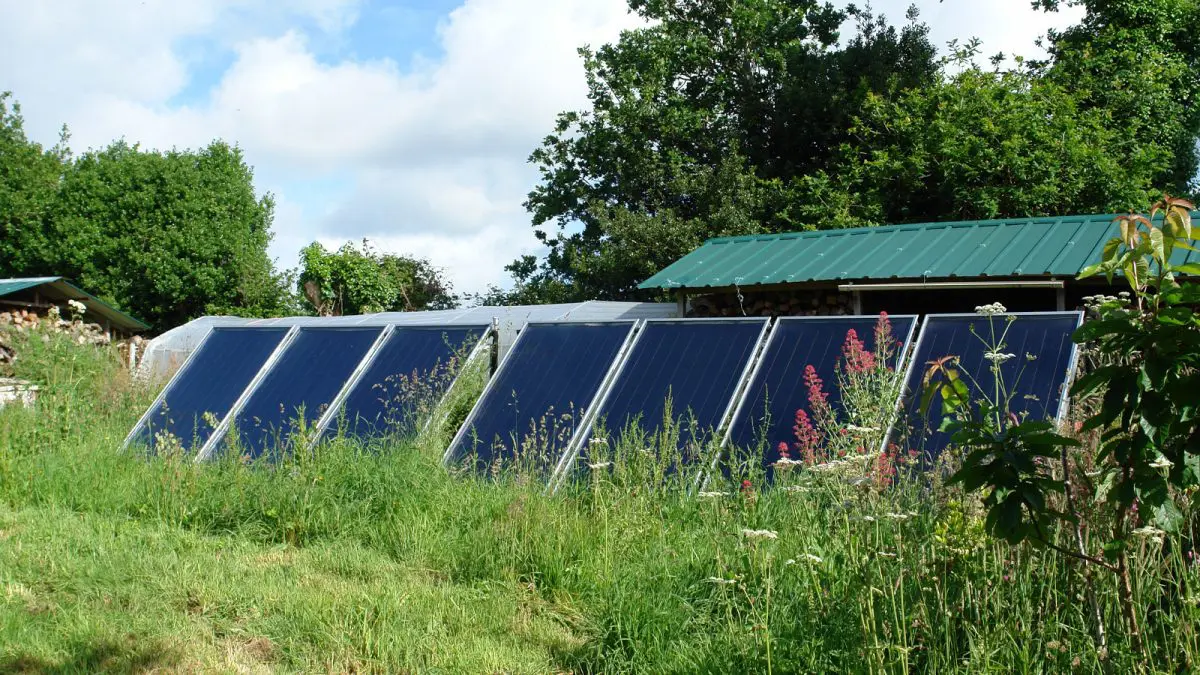 découvrez les avantages de la toiture photovoltaïque en bretagne, une solution durable et économique pour produire votre propre électricité et réduire votre empreinte carbone. profitez d'un ensoleillement optimisé et d'aides financières pour équiper votre maison dès aujourd'hui.