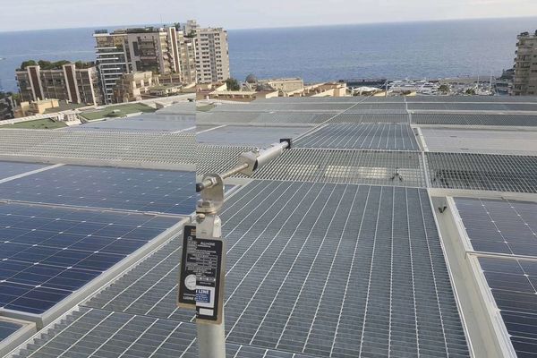 découvrez les avantages de la toiture photovoltaïque, une solution innovante pour produire de l'énergie renouvelable tout en protégeant votre maison. transformez votre toiture en une source d'énergie durable et réduisez vos factures d'électricité.