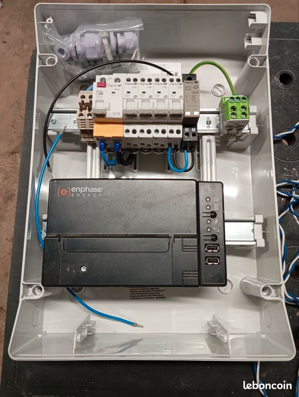 découvrez l'enphase m215, un micro-onduleur performant conçu pour optimiser la production d'énergie solaire. idéal pour les installations résidentielles, il assure une conversion efficace et fiable de l'énergie, maximisant ainsi votre rendement énergétique tout en offrant une solution durable et respectueuse de l'environnement.