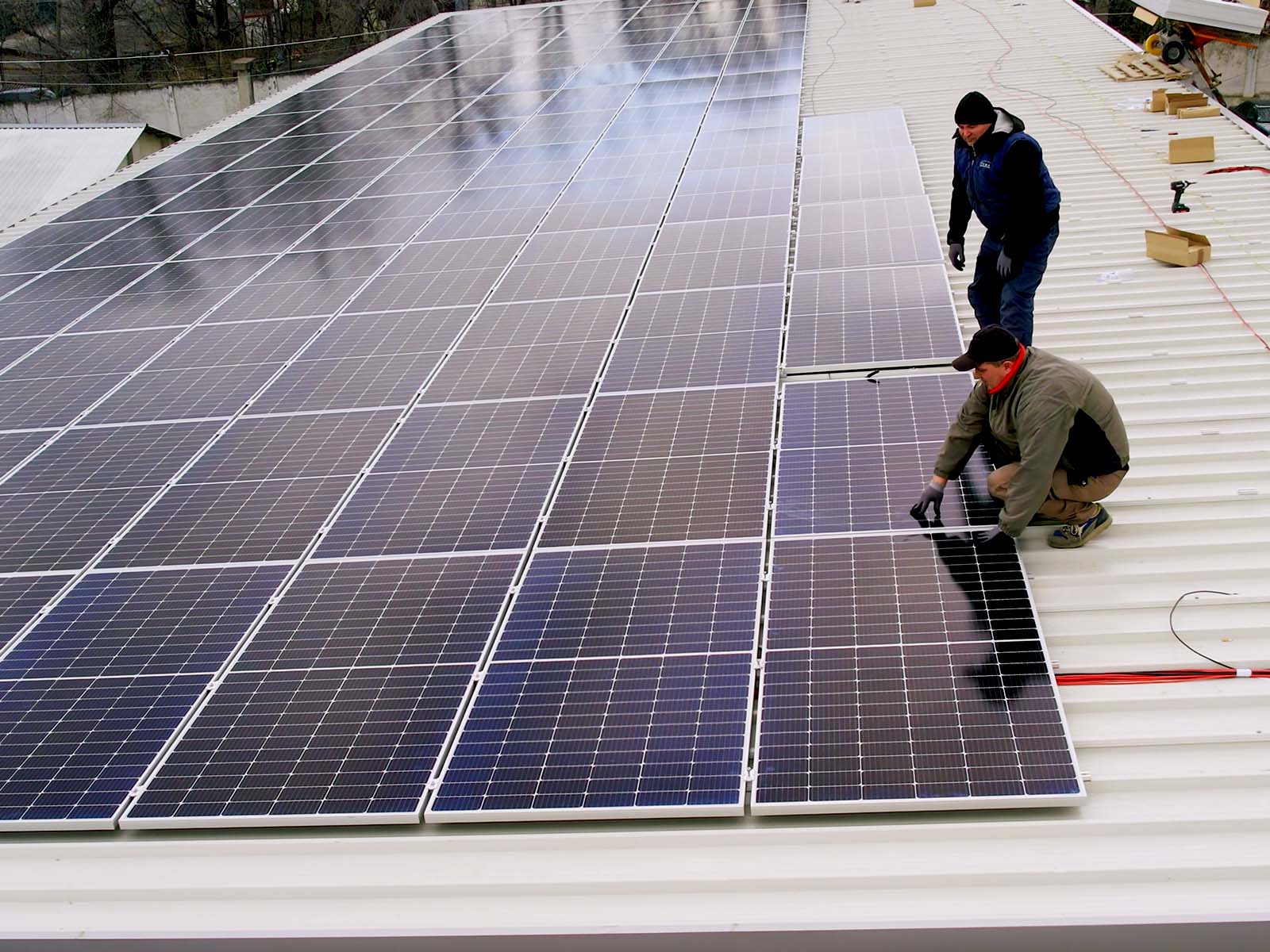 découvrez nos services de maintenance pour panneaux solaires, garantissant leur performance optimale et leur longévité. profitez d'une énergie renouvelable fiable et durable grâce à notre expertise en entretien et réparation.