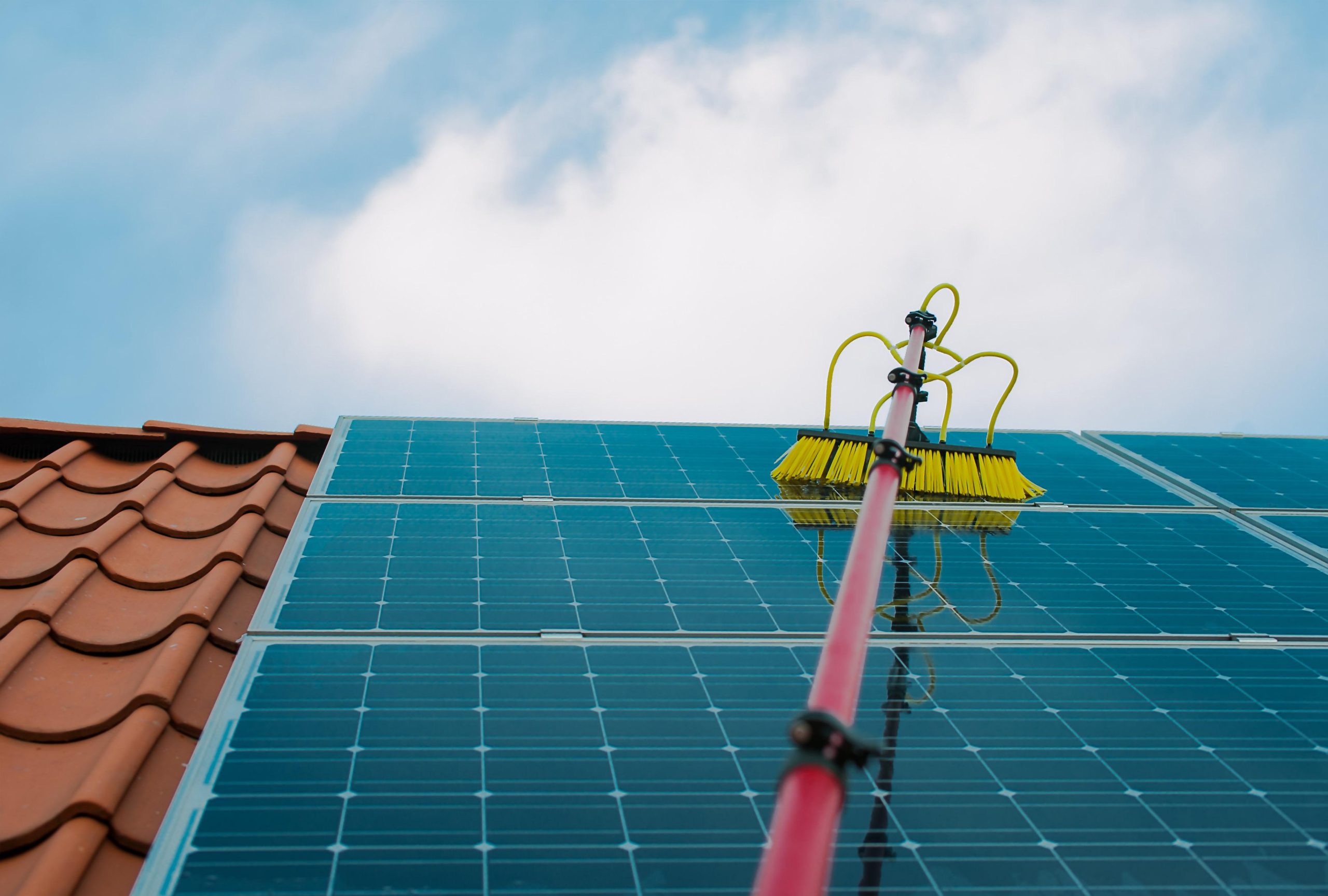découvrez l'importance de la maintenance photovoltaïque pour maximiser la performance et la durabilité de vos panneaux solaires. assurez-vous un fonctionnement optimal et une production d'énergie maximale grâce à nos services de maintenance professionnelle.