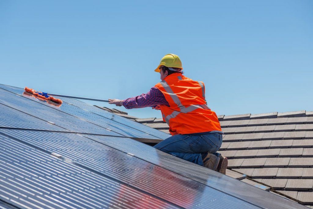 découvrez notre service de maintenance photovoltaïque qui garantit l'efficacité et la durabilité de vos installations solaires. profitez d'un suivi professionnel pour maximiser votre production d'énergie renouvelable.