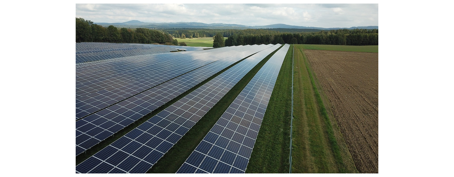 découvrez nos services de maintenance pour panneaux photovoltaïques (pv) garantissant performance et longévité. assurez le bon fonctionnement de votre installation avec nos experts en maintenance pv.