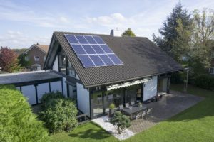 découvrez les avantages d'une maison photovoltaïque : une habitation éco-responsable qui utilise l'énergie solaire pour réduire vos factures d'électricité et contribuer à la protection de l'environnement.