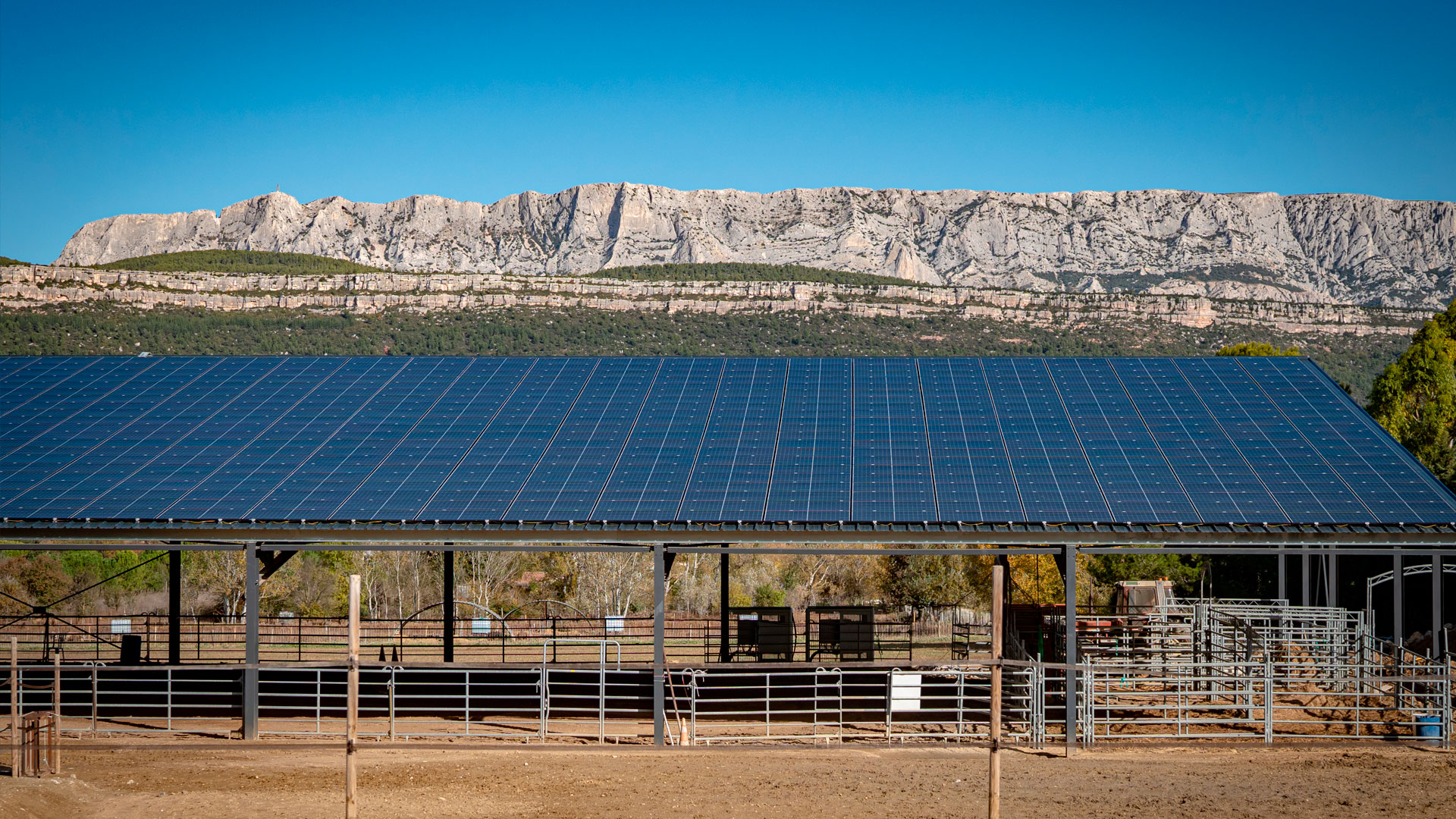 découvrez le manège solaire, une attraction innovante et respectueuse de l'environnement qui combine divertissement et énergie renouvelable. profitez d'une expérience unique au cœur de la nature tout en apprenant sur l'énergie solaire.