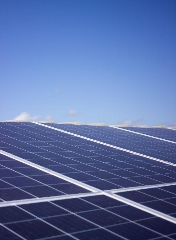 découvrez les avantages de l'énergie photovoltaïque, une solution durable pour réduire votre empreinte carbone et réaliser des économies sur votre facture d'électricité. explorez les technologies, les installations et les aides disponibles pour passer à l'énergie solaire.