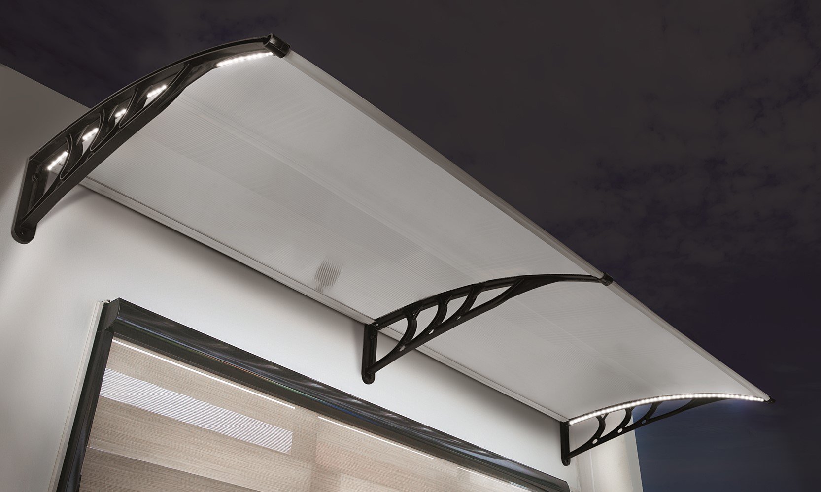 découvrez notre marquise solaire, une solution élégante et pratique pour protéger votre entrée du soleil tout en embellissant votre façade. idéale pour apporter une touche moderne à votre extérieur, elle allie esthétisme et fonctionnalité. parcourez notre sélection et trouvez la marquise qui convient à votre style !