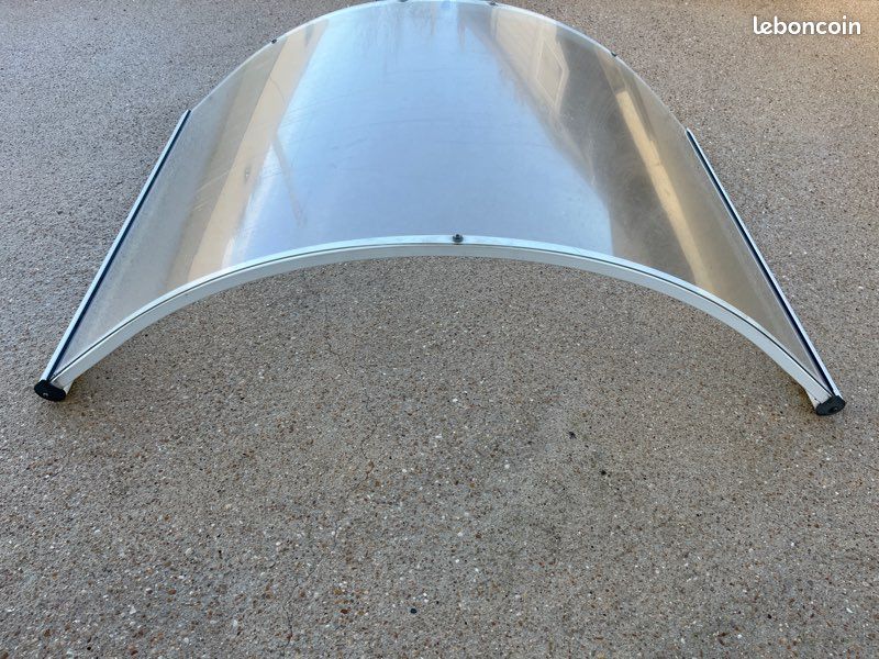 découvrez la marquise pv, une solution élégante et moderne pour protéger vos entrées tout en ajoutant une touche de style à votre façade. idéale pour abriter votre porte d'entrée des intempéries, elle allie esthétisme et fonctionnalité. parfaite pour les maisons contemporaines et traditionnelles, la marquise pv est un choix judicieux pour embellir votre espace extérieur.