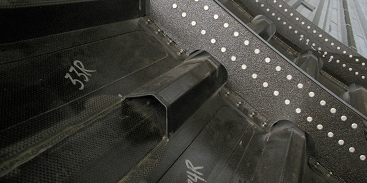 découvrez les matériaux aéronautiques, essentiels pour la conception et la fabrication d'avions et d'engins spatiaux. apprenez-en plus sur leurs propriétés, innovations et leurs applications dans l'industrie aéronautique.