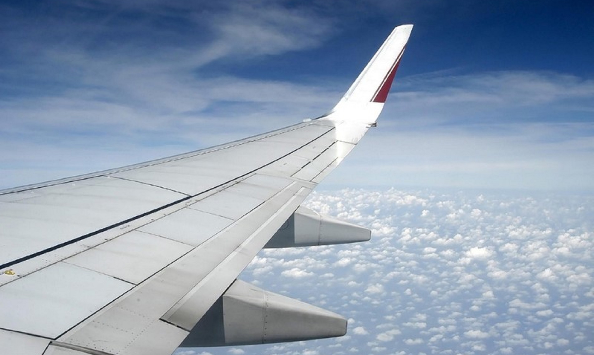 explorez le monde des matériaux aéronautiques, essentiels pour la conception et la fabrication d'avions modernes. découvrez les innovations et propriétés uniques qui garantissent performance, légèreté et sécurité dans l'aviation.