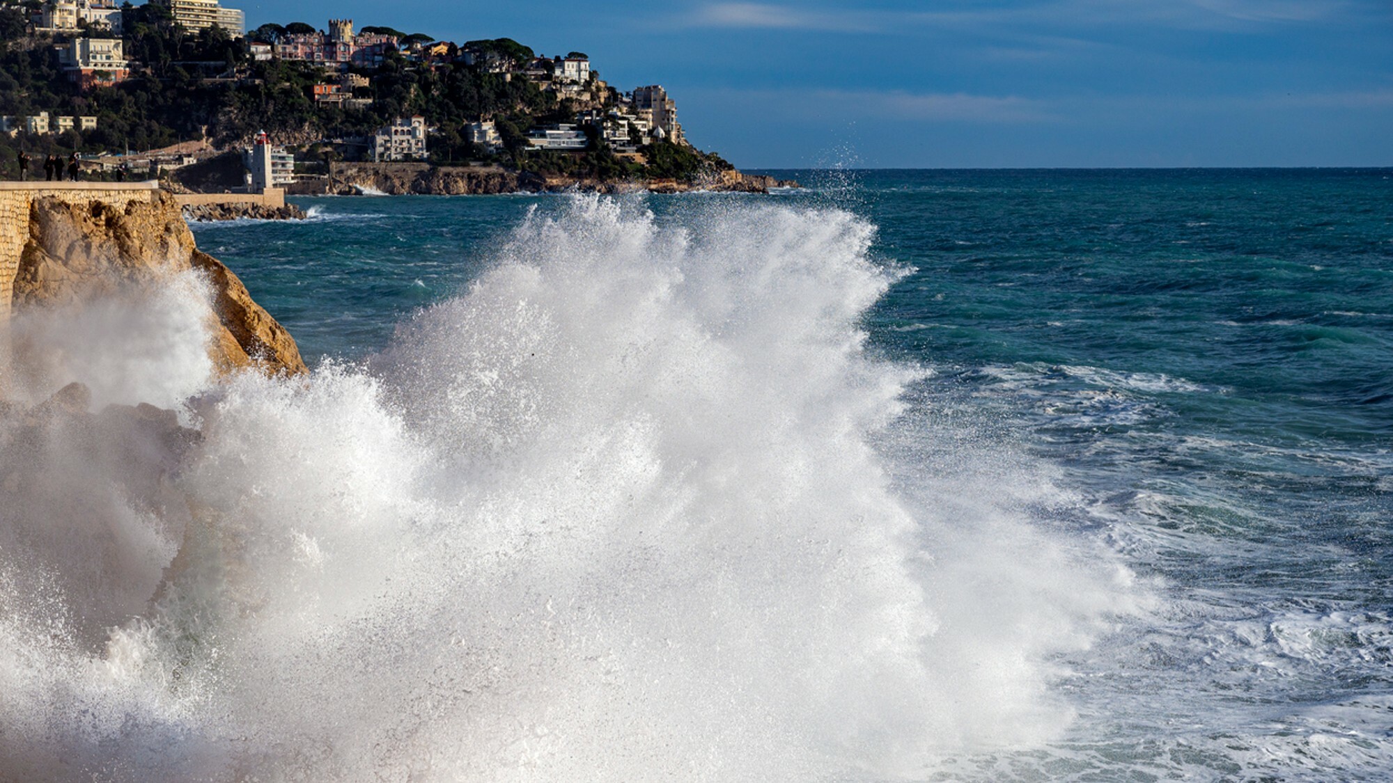 découvrez la météo à nice : prévisions précises, températures, précipitations et conseils pour profiter du climat ensoleillé de la côte d'azur. restez informé des conditions météorologiques pour planifier vos activités en extérieur.