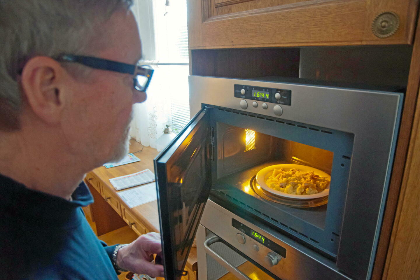 découvrez les avantages d'un micro-onde lourd, conçu pour une cuisson uniforme et rapide. idéal pour les familles et les amateurs de cuisine, cet appareil robuste vous garantit performance et durabilité. explorez notre sélection de modèles puissants et économisez du temps en cuisine.