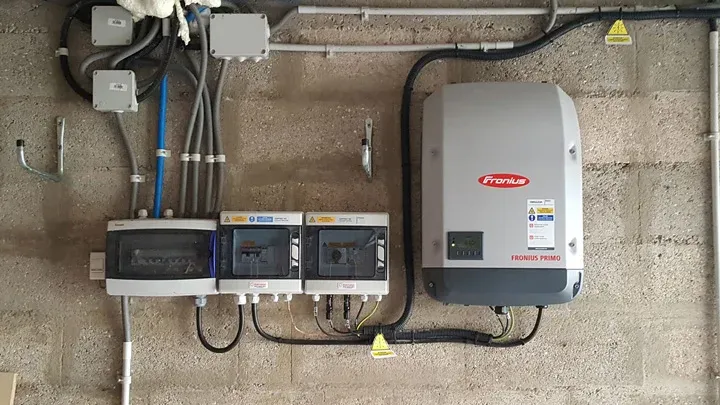 découvrez les micro-onduleurs iq7a, une solution innovante pour optimiser votre système photovoltaïque. profitez d'une meilleure performance, d'une installation simplifiée et d'une gestion intelligente de votre énergie solaire grâce à cette technologie de pointe.