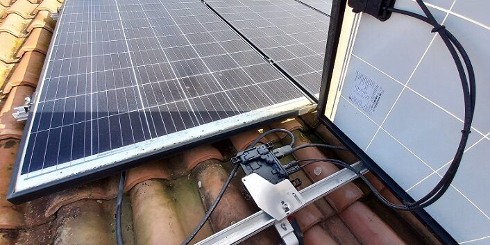 découvrez les micros onduleurs, des solutions innovantes pour optimiser la production d'énergie de vos panneaux solaires. performants et compacts, ils garantissent une conversion efficace et une surveillance individuelle de chaque module, maximisant ainsi votre rendement énergétique.