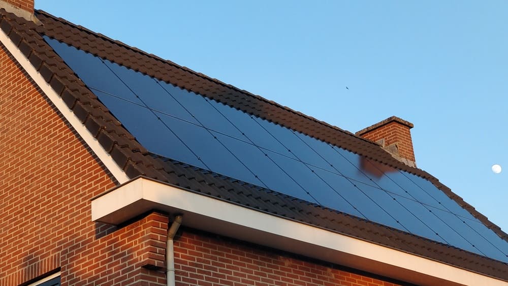 découvrez nos services de rénovation et d'installation de toitures avec pv toitures. bénéficiez d'un savoir-faire expert pour protéger votre maison tout en améliorant son esthétique et sa durabilité. contactez-nous dès aujourd'hui pour un devis personnalisé.