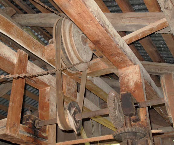 découvrez notre monte-charge poulie, une solution efficace et pratique pour le levage de charges lourdes. idéal pour les chantiers, les entrepôts et les garages, notre système de poulie garantit sécurité et performance. facilitez vos tâches de manutention grâce à ce matériel robuste et facile à utiliser.