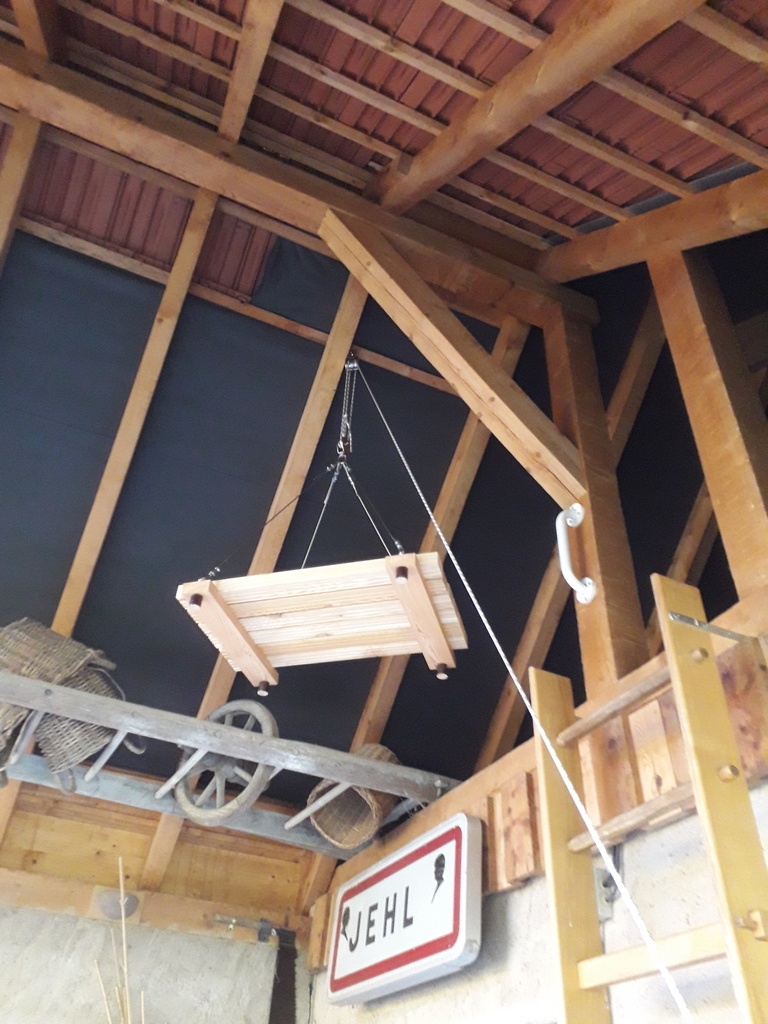 découvrez notre gamme de monte-charges à poulie, conçus pour faciliter le transport de charges lourdes en toute sécurité. idéals pour les chantiers, ateliers ou entrepôts, nos équipements allient robustesse et efficacité pour répondre à tous vos besoins de manutention.