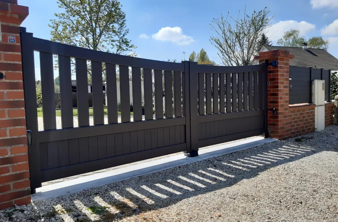 découvrez les avantages de la motorisation solaire pour votre portail : une solution écologique et performante permettant d'automatiser l'ouverture et la fermeture de votre accès tout en respectant l'environnement. profitez d'une installation simple, d'économies d'énergie et d'une sécurité renforcée.